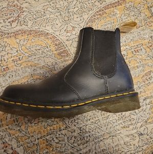 dr marten chelsea boots size 8